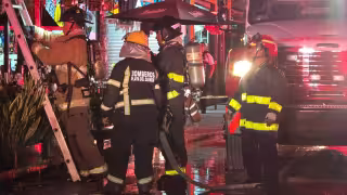 Se incendia restaurante “La Vaca Gaucha” en la Quinta Avenida de Playa del Carmen; no se reportaron lesionados