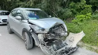 Accidente vehicular en la colonia La Veleta de Tulum provoca movilización policiaca