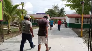 Varias personas acudieron a emitir su voto este domingo para elegir al próximo gobernador