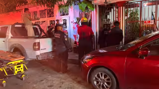 Hombre queda ensartado en una reja al intentar ingresar a un predio en Ciudad del Carmen
