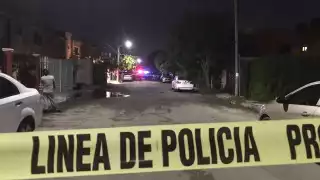 Paramédicos de una ambulancia privada, únicamente confirmaron el deceso de la persona