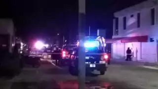 Servicios Periciales de la FGE Quintana Roo realizó el levantamiento de casquillos y del cuerpo tras el asesinato en Cancún