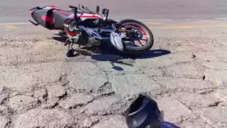 Motociclista lesionado tras choque con camioneta en la carretera Ciudad del Carmen–Isla Aguada    