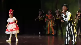 Grupo teatral 'La Colmenita' envía saludo a Por Esto!