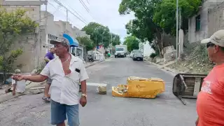 Prolongado apagón en colonia de Campeche afecta a enfermos y comerciantes;  exigen a la CFE restablecer energía eléctrica