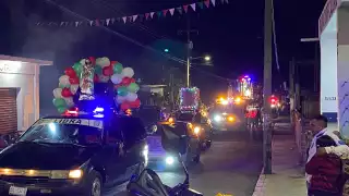 Las personas llegaron en sus vehículos a cantarle a la Virgen de Guadalupe