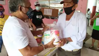 La mayoría de los agremiados cobran pensiones mínimas y por ello necesitan de esta despensa