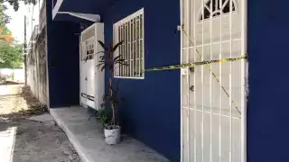 El cuerpo del hombre extranjero fue llevado a la morgue de Cancún por personal del Servicio Médico Forense, para establecer las causas de su muerte