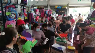 a demanda de los productos rebasó las expectativas de los dueños de las papelerías