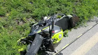Elementos de la Policía Municipal de Seyé acudieron hasta el lugar de los hechos para acordonar el área y cubrir con una manta el cadáver