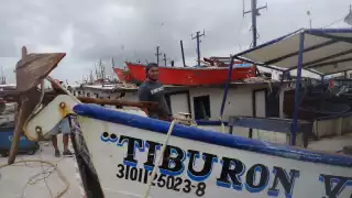 Pescadores del puerto de Yucalpetén reportan ingresos bajos