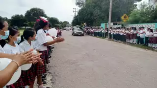 Compañeros despidieron al niño de 7 años en un cortejo fúnebre