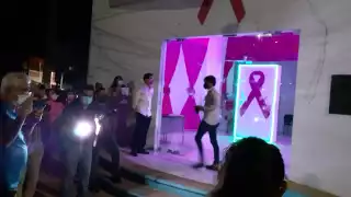 Ayuntamiento de José María Morelos 'se pinta' de rosa por la lucha contra el cáncer de mama