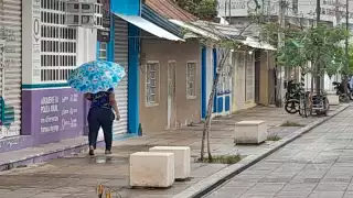Vuelven los paraguas a Escárcega; amanece con lluvias 