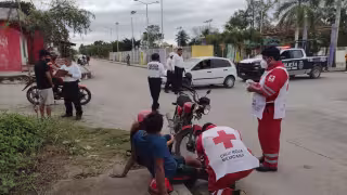 Choque entre automóvil y motocicleta deja a dos personas heridas en Carrillo Puerto