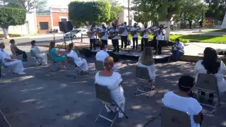 En el homenaje se interpretaron melodías, como: "Las mañanitas", "Presentimiento" y "Campechanita".
