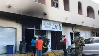 Los bomberos utilizaron alrededor de cinco mil litros de agua para sofocar el siniestro en el que por fortuna no hubo lesionados