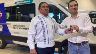 Mauricio Vila entregó 133 ambulancias de traslado para los 106 municipios de Yucatán