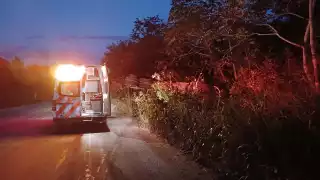 El conductor presentó solamente golpes tras la volcadura