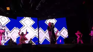 Belinda puso a bailar a los asistentes al concierto en el Carnaval de Mérida