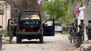 FGE y fuerzas federales realizaron un operativo en la Supermanzana 308 de Cancún por secuestro y extorsión