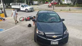 Conductora atropella a pareja de motociclistas en Ciudad del Carmen