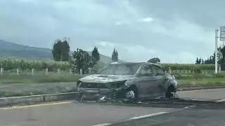 Varios vehículos fueron incendiados durante la madrugada de este sábado en Zacatecas