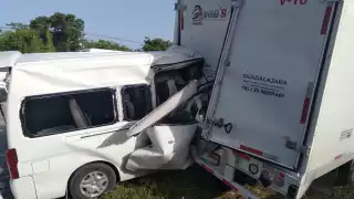 El accidente dejo tres personas heridas, una de ellas es el chofer
