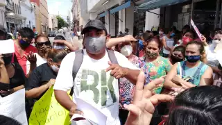 Los vecinos acudieron a las oficinas de la CFE ubicada en el Centro Histórico de Mérida