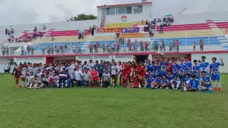 Escuelas de Cancún se enfrentaron en una liga de futbol femenil e infantil