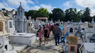 Cementerios de Campeche, listos para recibir a las ánimas en Día de Muertos