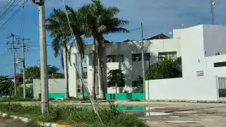 Ejecutan a dos hombres con más de 40 tiros en carretera de Champotón