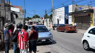 Choca, huye y lo encuentran en una cantina tras accidente en Campeche