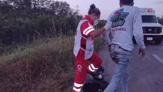 Motociclista derrapa en la vía Reforma Agraria-Juárez en Felipe Carrillo Puerto