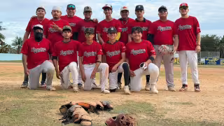 Langosteros de Isla Mujeres comieron ceviche de tiburón cancunense en la Liga de Prospectos de Quintana Roo