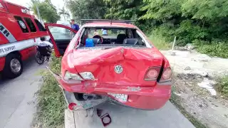 A consecuencia del choque ambos conductores resultaron con golpes leves