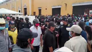 Las votaciones se retrasaron más de dos horas lo que generó molestia entre los pobladores