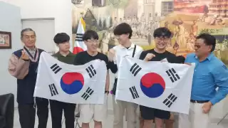 Por Esto! da testimonio en Corea de celebración de su comunidad en Yucatán