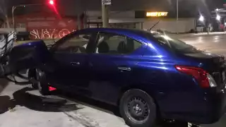 El automóvil fue abandonado por su dueño en el lugar del accidente, sobre la avenida José López Portillo en Cancún