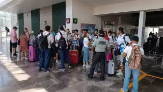 Deportistas invaden el aeropuerto  de Campeche, previo a los Juegos Conade 