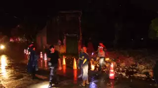 Los escombros quedaron esparcidos por toda la calle