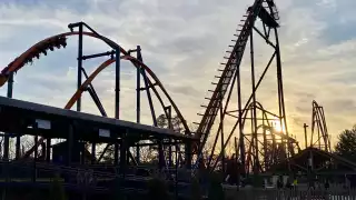 Cinco personas tuvieron que ser trasladadas a un hospital tras subir a la montaña rusa