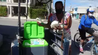 Comercia quesos para poder sustentar sus gastos