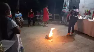 Algunos sitios de Bokobá tuvieron un aforo de más de 30 personas, quienes cantaron, oraron e incineraron el huano bendito