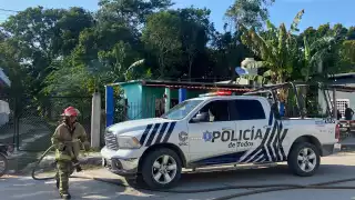 Bomberos y elementos de la Dirección de Seguridad Pública atendieron el reporte de incendio