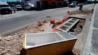 Vecinos de la Región 221 denunciaron que gente ajena a la zona acude a dejar basura en las áreas de los trabajos de drenaje detenidos