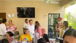 Joaquín Díaz Mena se compromete a priorizar la atención a niños con cáncer en Yucatán