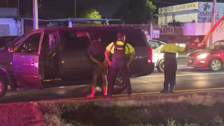 Conductor alcoholizado fue detenido por golpear camioneta y amenazar a una familia en Playa del Carmen