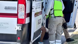 Menor derrapa en motocicleta y resulta lesionada en avenida Cuauhtémoc de Campeche