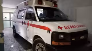 Paramédicos de la Cruz Roja trasladaron de emergencia al herido por arma de fuego al Hospital General de Cancún